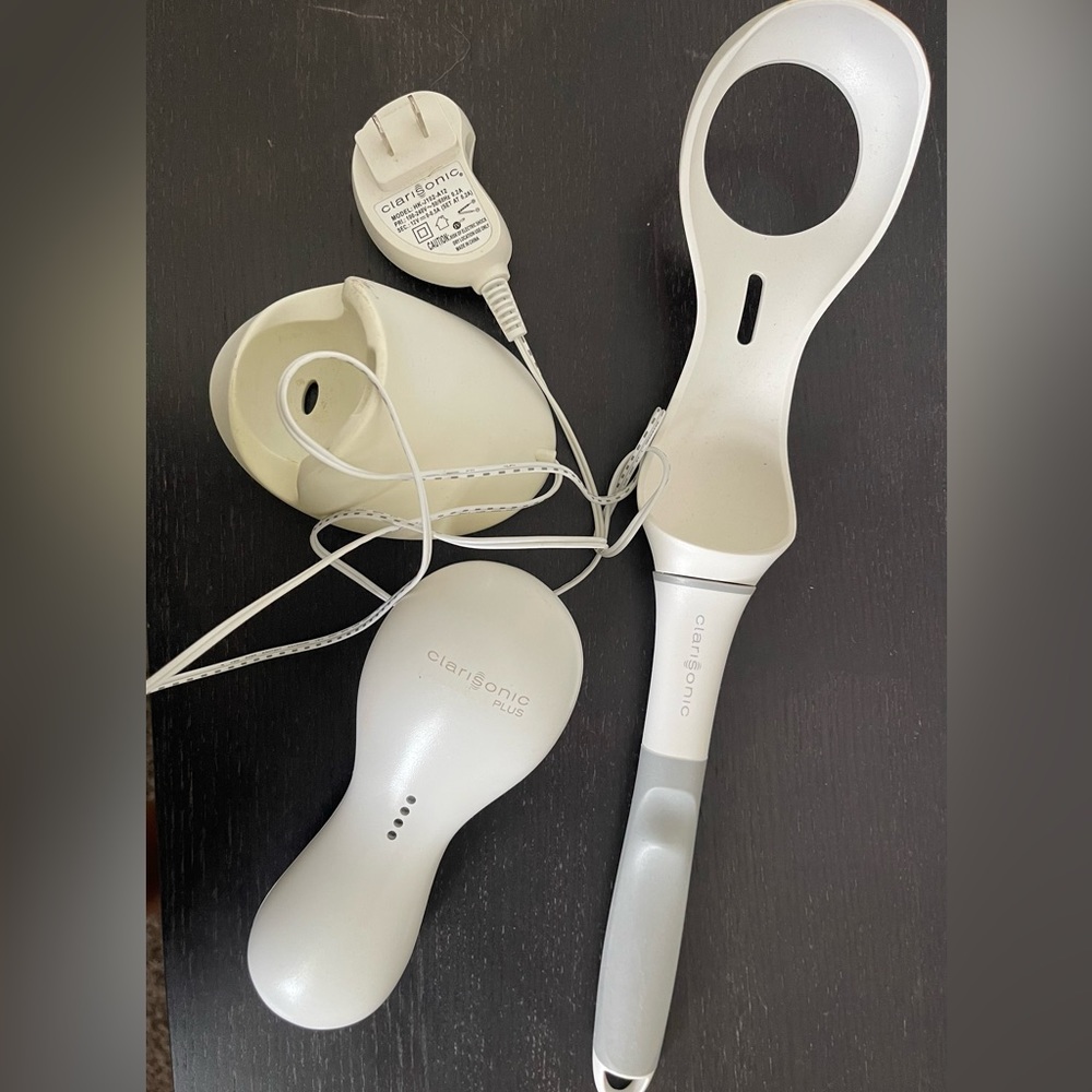 Clarisonic Plus with Body handle- Used good condition